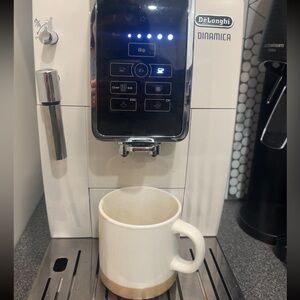 DeLonghi Dinamica Espresso Machine with milk frother